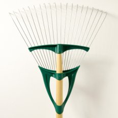 Balai à gazon Xfil 20 dents plates acier manche bois certifié PEFC 100%