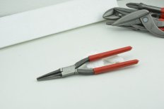 Pince à becs ronds 260 mm, zingueurs, manche PVC -MOB