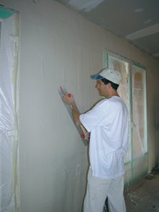 Règle à dresser en aluminium à poignée lisse – Spéciale enduits et façades - Mondelin